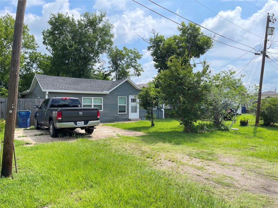 Property photo for 103 Prewitt Lane, West Columbia, TX