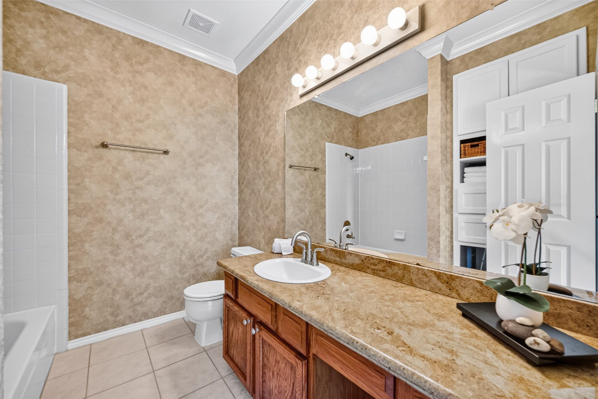 404 Wilcrest Drive, #404, Houston, TX 77042 404 Wilcrest Drive, #404, Houston, TX 77042