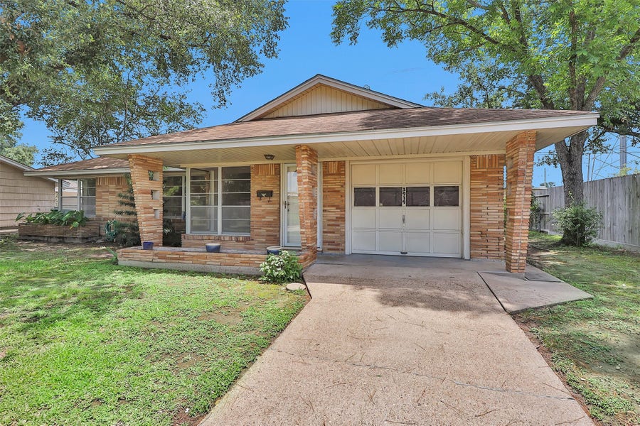Property photo for 3919 Gardendale Drive, Houston, TX