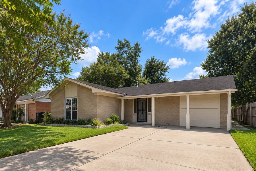 Property photo for 3719 Heatherbrook Drive, Houston, TX