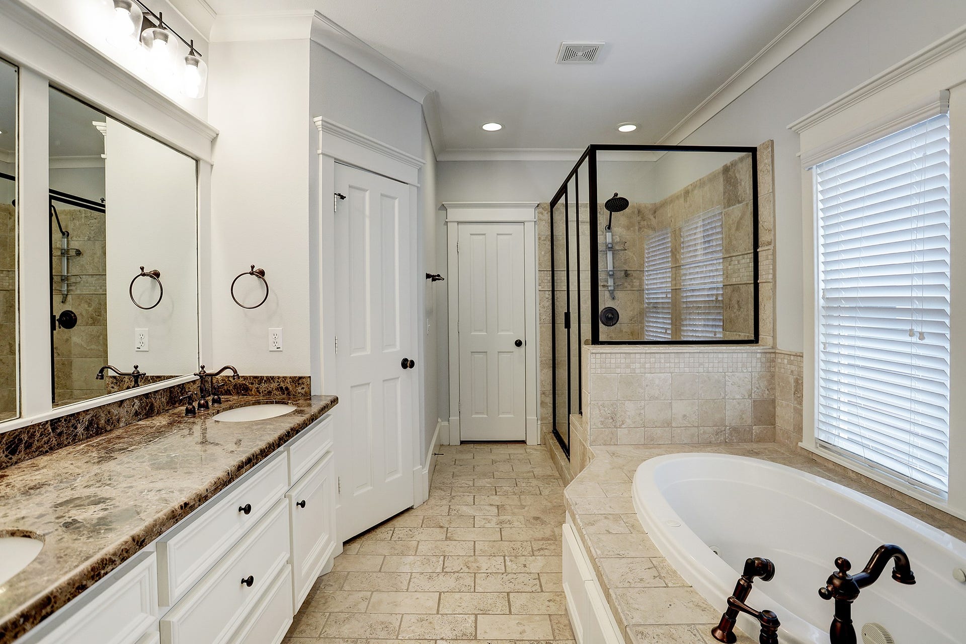 628 W 17th Street, Houston, TX 77008 628 W 17th Street, Houston, TX 77008