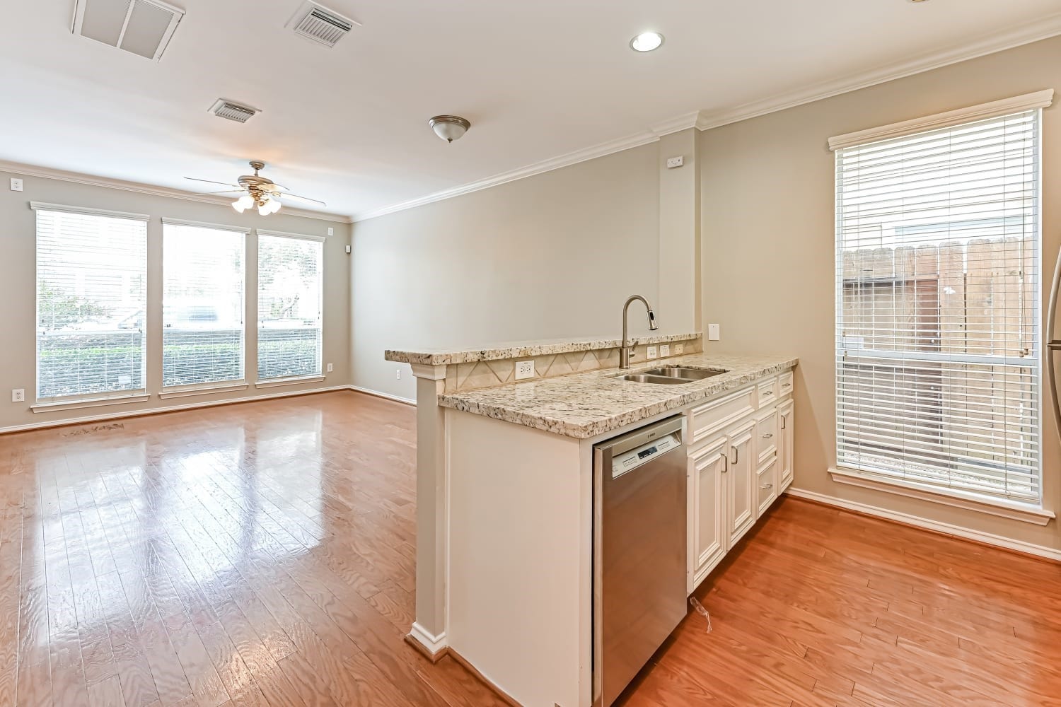 1403 W 26th Street, Houston, TX 77008 1403 W 26th Street, Houston, TX 77008