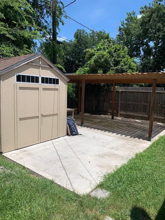 2815 Rosewood, Houston, TX 77004 Enjoy an abundance of backyard space with a storage shed and patio.