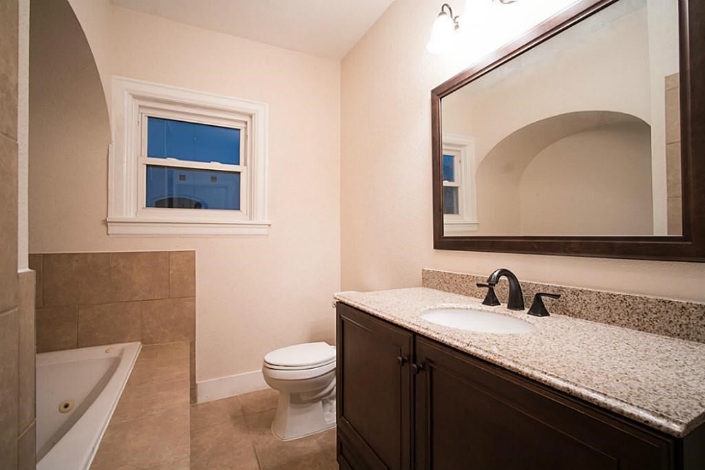 2815 Rosewood, Houston, TX 77004 Another view of the primary bathroom