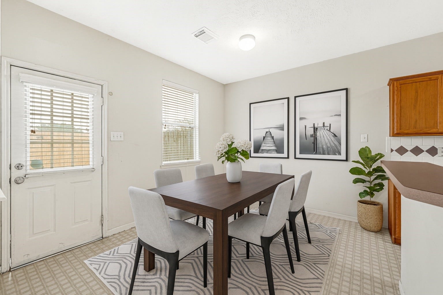 7543 Park Bend Lane, Pasadena, TX 77505 Breakfast Area Virtually Staged