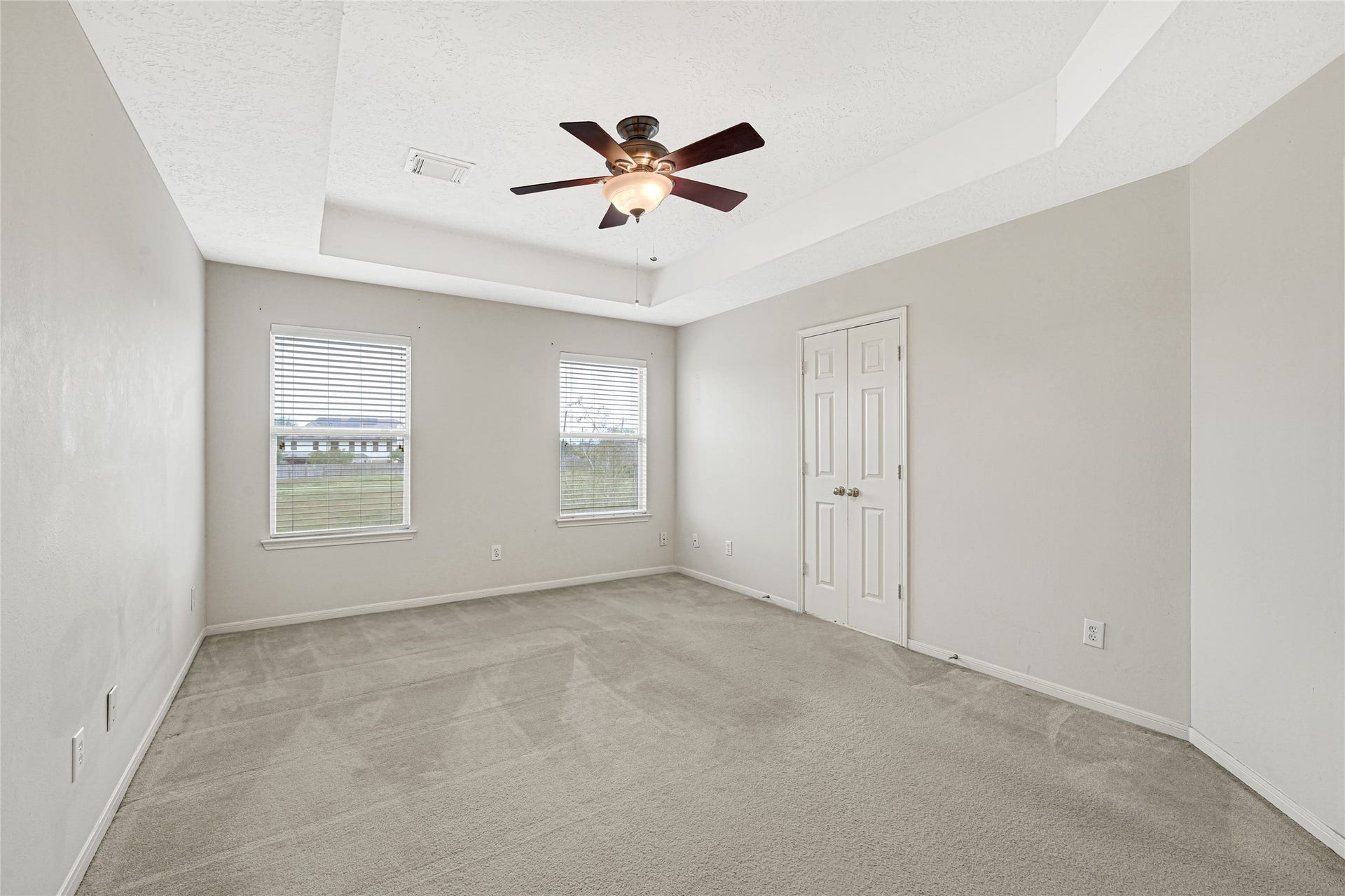 7543 Park Bend Lane, Pasadena, TX 77505 Large Primary Bedroom with En Suite Bathroom.