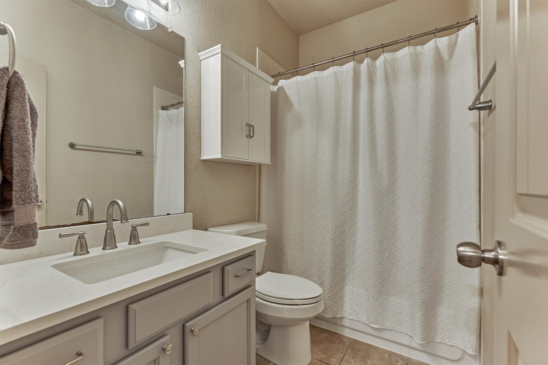 8707 Auburn Mane Drive, Tomball, TX 77375 8707 Auburn Mane Drive, Tomball, TX 77375