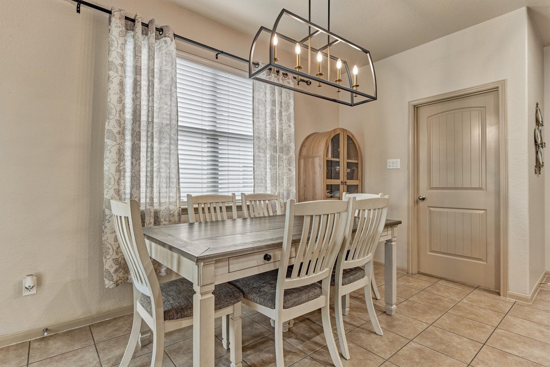 8707 Auburn Mane Drive, Tomball, TX 77375 8707 Auburn Mane Drive, Tomball, TX 77375