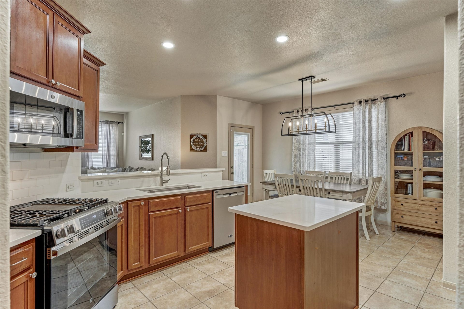 8707 Auburn Mane Drive, Tomball, TX 77375 8707 Auburn Mane Drive, Tomball, TX 77375