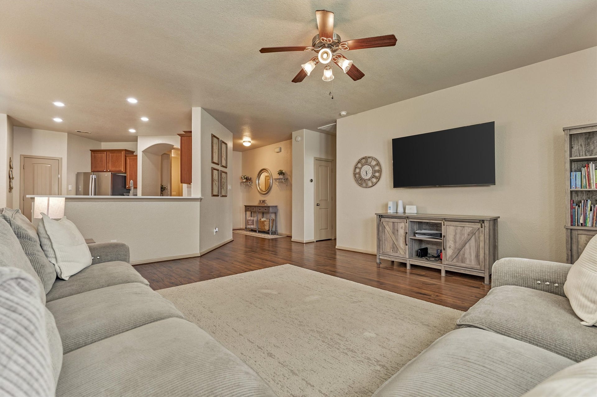 8707 Auburn Mane Drive, Tomball, TX 77375 8707 Auburn Mane Drive, Tomball, TX 77375