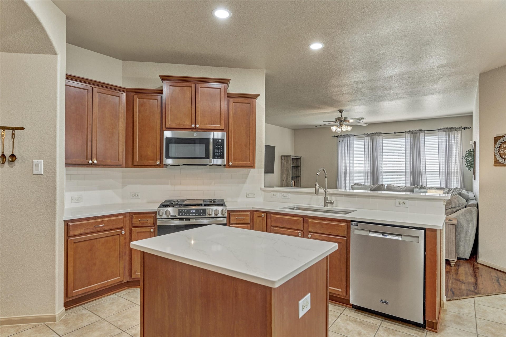 8707 Auburn Mane Drive, Tomball, TX 77375 8707 Auburn Mane Drive, Tomball, TX 77375