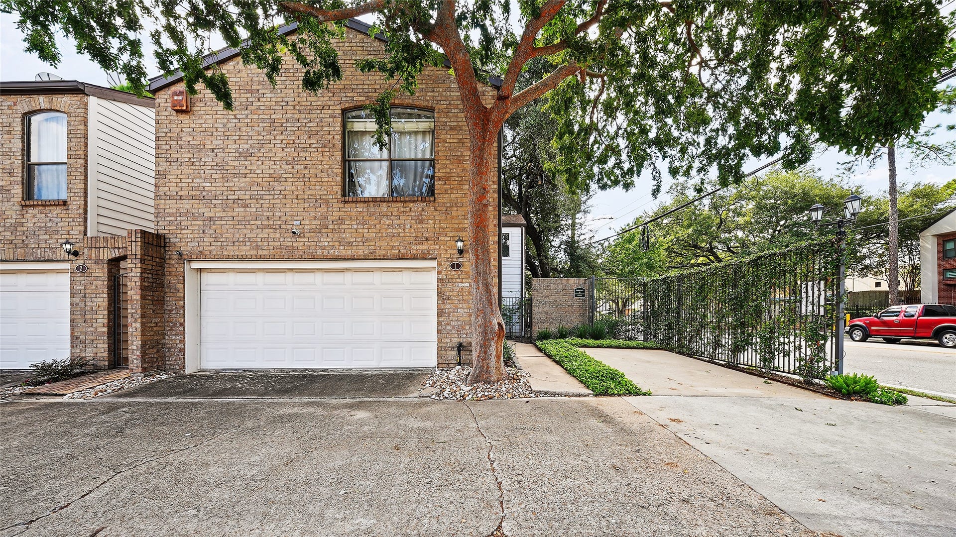 2555 Bering Drive, #1, Houston, TX 77057 2555 Bering Drive is a charming brick townhouse with a spacious two-car garage and a beautifully landscaped additional guest parking area that most units don't offer, complemented by a mature tree providing shade and privacy.