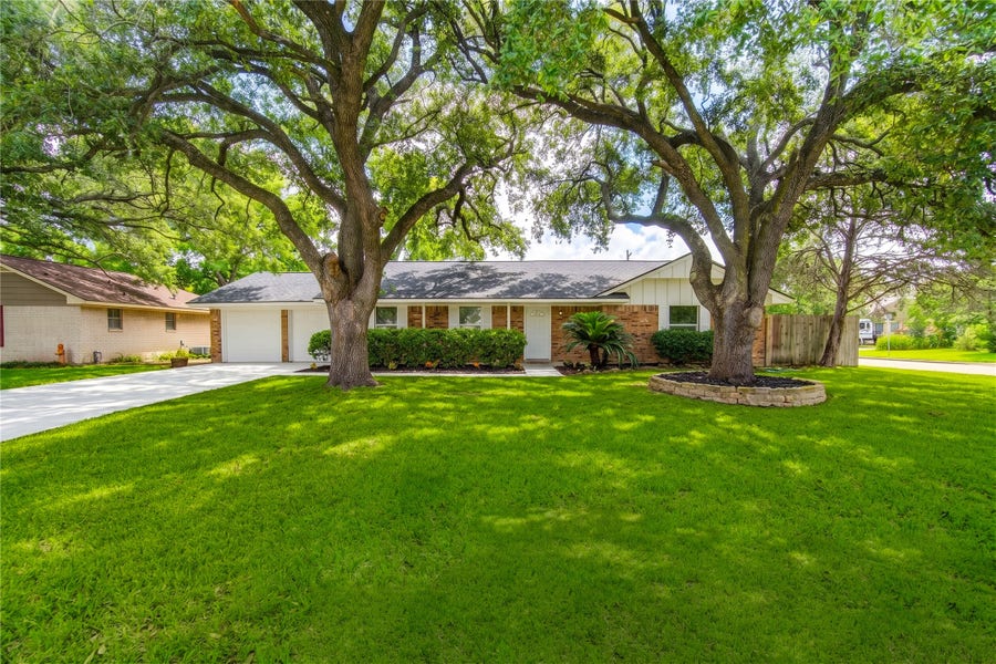 Property photo for 13227 James Lane, Stafford, TX