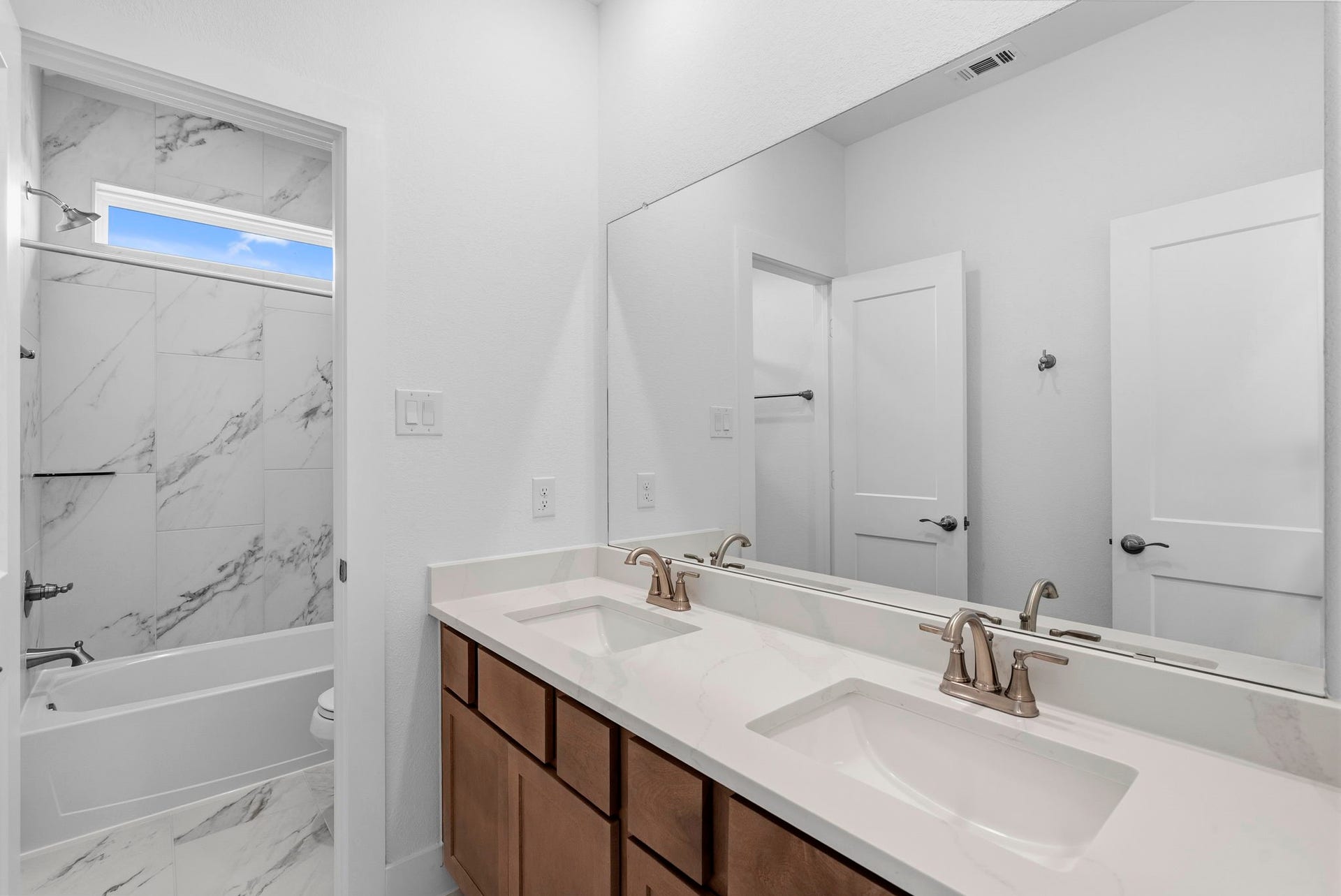 Photos are REPRESENTATIVE of the home /floor plan and are NOT of the actual home.  Selections, features, and room options vary.