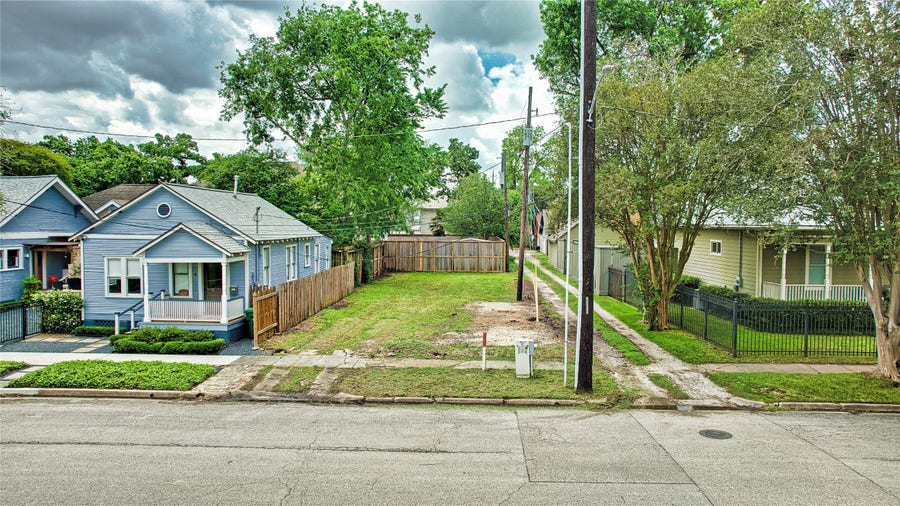 Property photo for 238 W 16th Street, Houston, TX