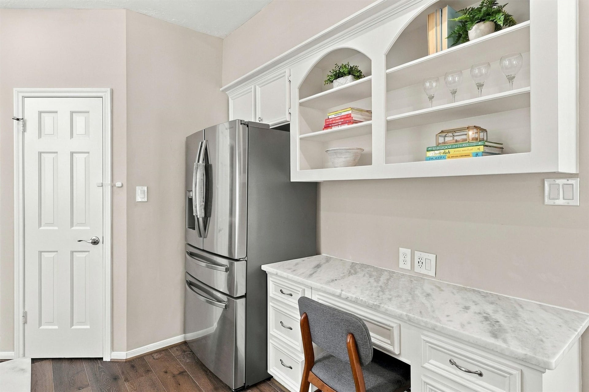 1030 Barkston Drive, Katy, TX 77450 You will also find additional built in storage above the kitchen desk, perfect for displaying your favorite decor. The desk offers a wonderful spot for planning meals, looking up recipes, and so much more.