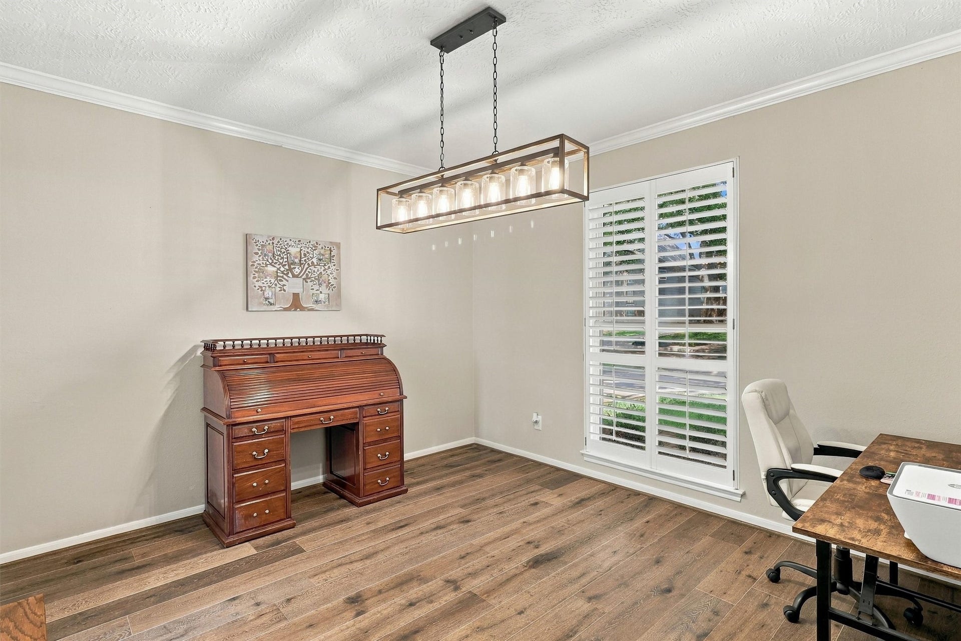1030 Barkston Drive, Katy, TX 77450 Just off the entryway, you will find this formal dining room offering charming views of the grand oak trees out front. Hardwood flooring, crown molding, designer paint, and a beautiful light fixture overhead complete this elegant space.