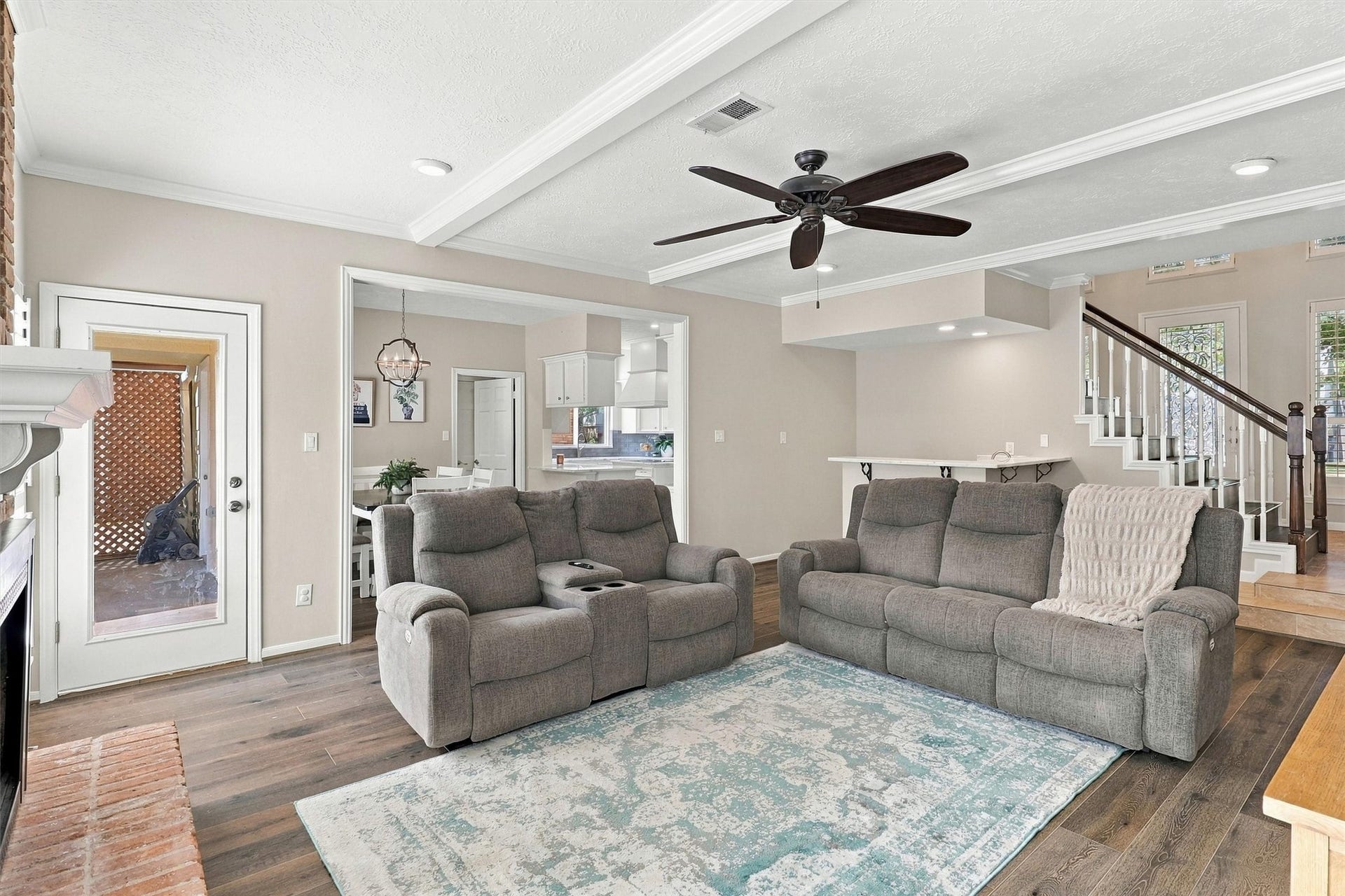 1030 Barkston Drive, Katy, TX 77450 This open concept living area offers easy access to the foyer, kitchen, and breakfast area, along with a door leading right out to the backyard. There is plenty of room here for your favorite sectional or a loveseat and sofa combination.