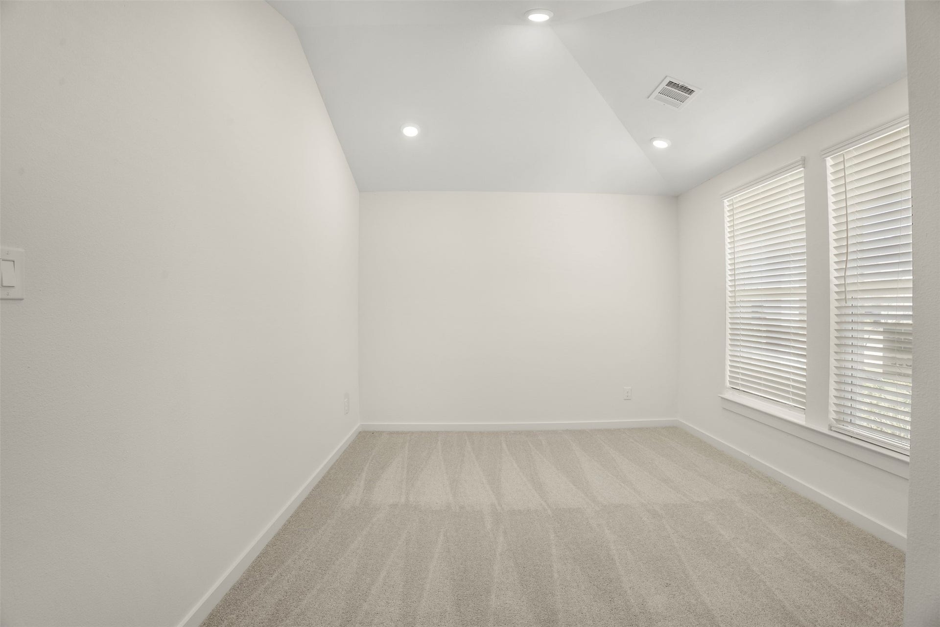 3126 Emerald Hills Drive, Angleton, TX 77515 3126 Emerald Hills Drive, Angleton, TX 77515