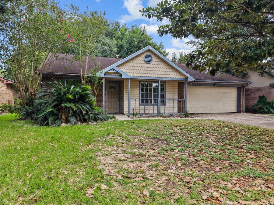 Property photo for 2819 Sugar Wood Drive, League City, TX