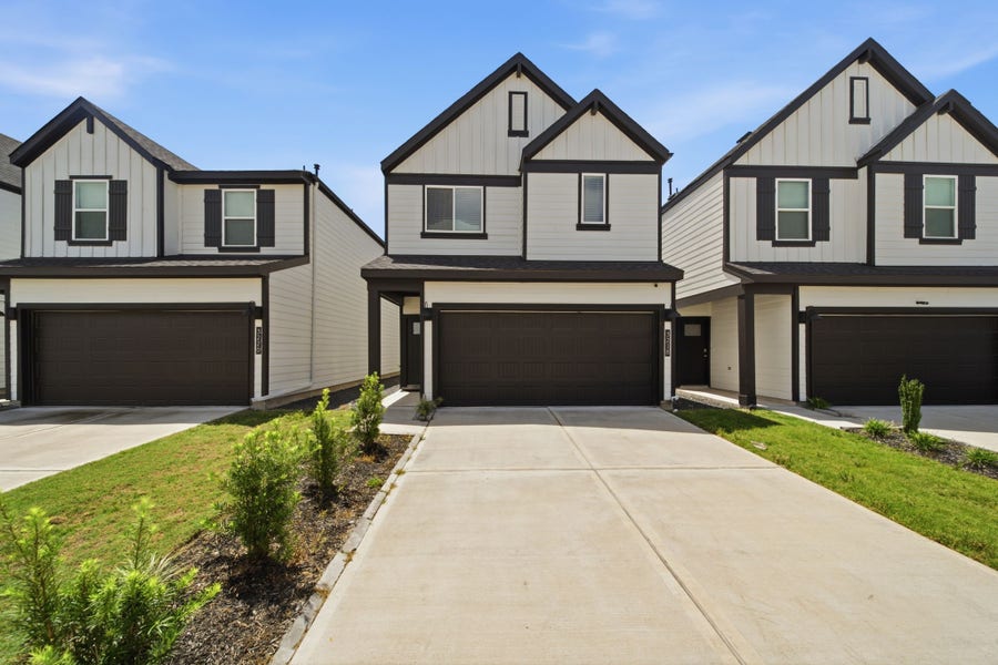 Property photo for 3218 Crown Gate Drive, Houston, TX