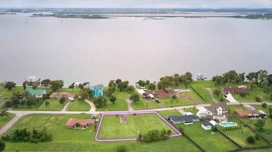 Property photo for 523 S Burnett Drive, Baytown, TX