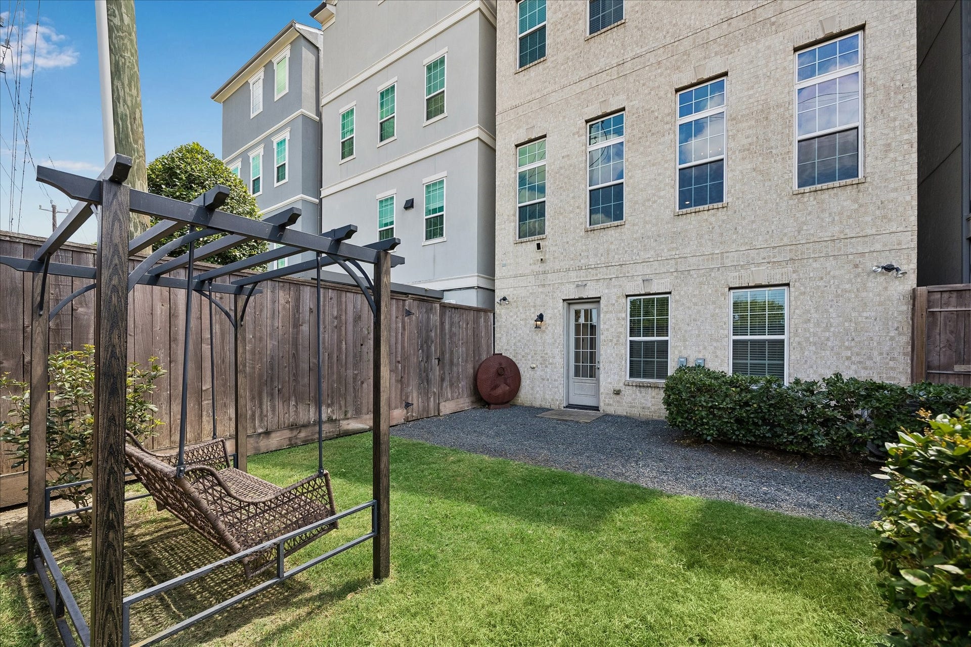 3606 Somerset York Lane, Houston, TX 77055 A rare private backyard creates additional outdoor living space not often found in Somerset Green.