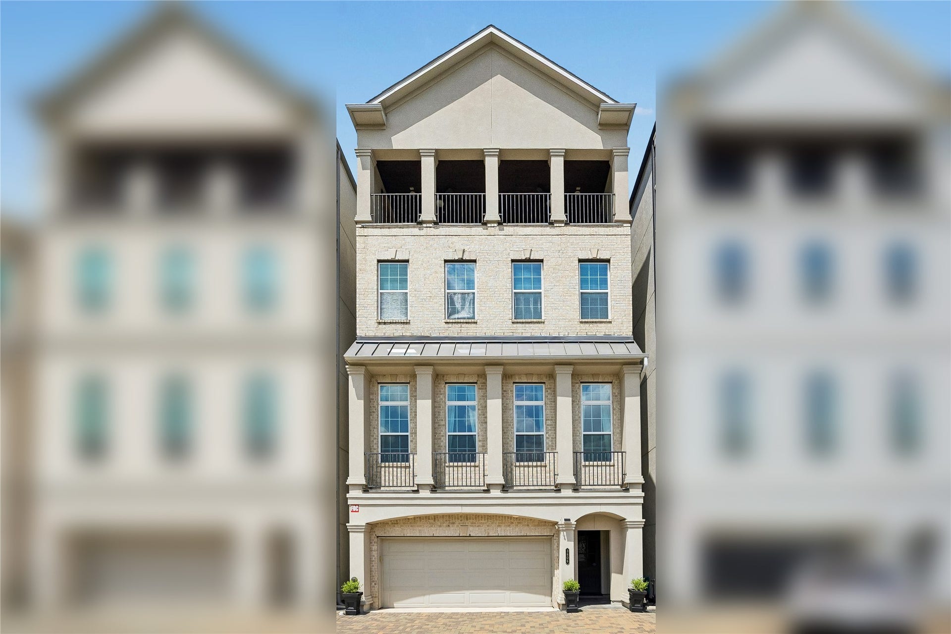 3606 Somerset York Lane, Houston, TX 77055 Welcome home to 3606 Somerset York.