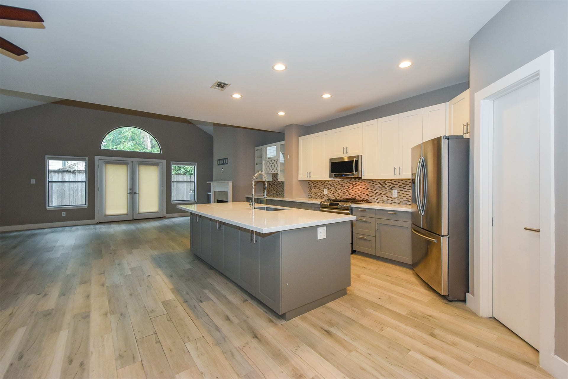 5710 Cornish Street, #1, Houston, TX 77007 Open Kitchen concept with island. Recently updated with quartz counters, glass tile backsplash, stainless steel appliances & recessed lights.