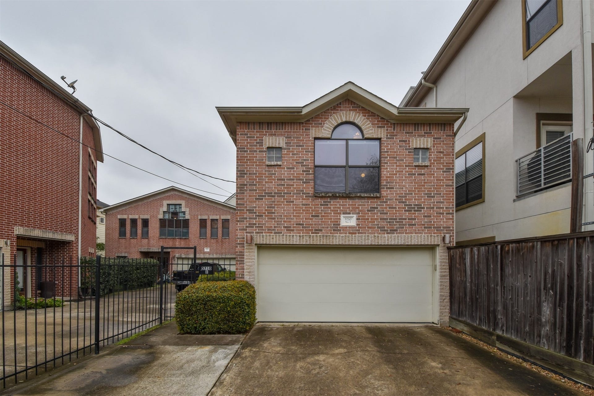5710 Cornish Street, #1, Houston, TX 77007 Updated freestanding Patio Home close to Memorial Park!!