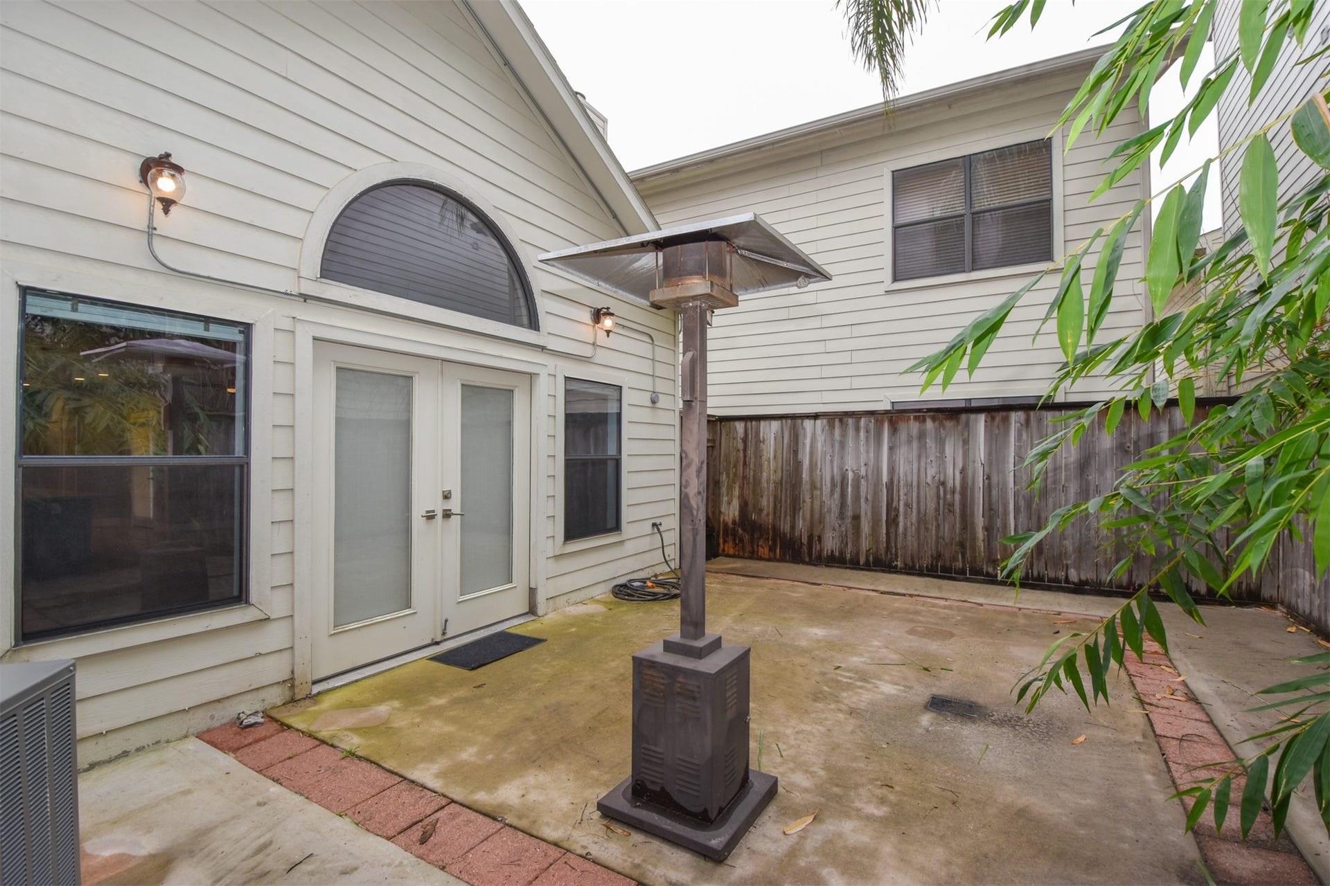 5710 Cornish Street, #1, Houston, TX 77007 Enclosed Back Patio.