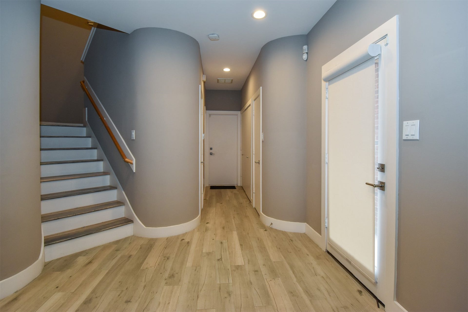 5710 Cornish Street, #1, Houston, TX 77007 Foyer. Note the rently updated laminate floor throughout the home and fresh interior paint.