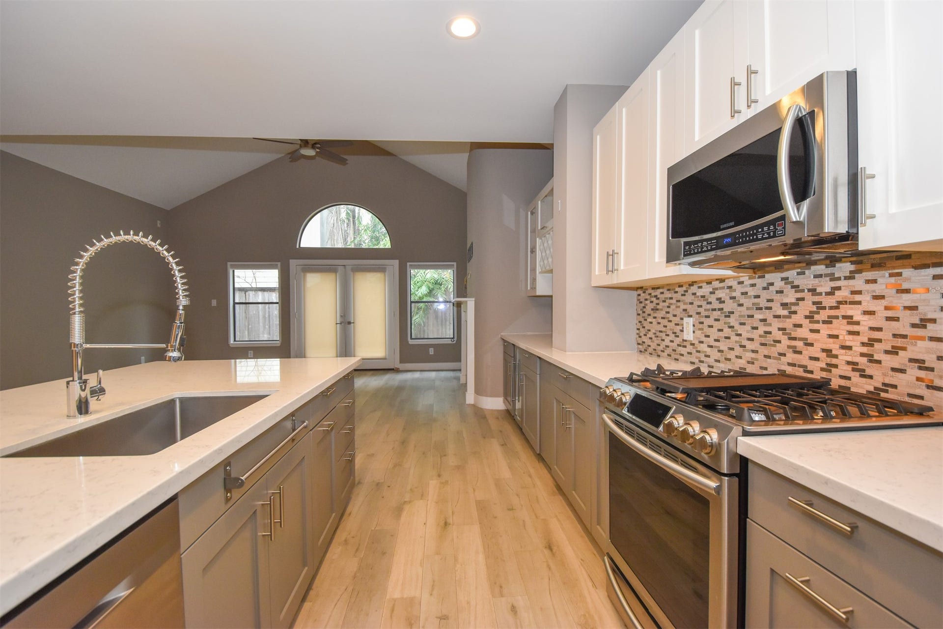 5710 Cornish Street, #1, Houston, TX 77007 Stainless farm sink with new faucet. You will love this gourmet Kitchen!