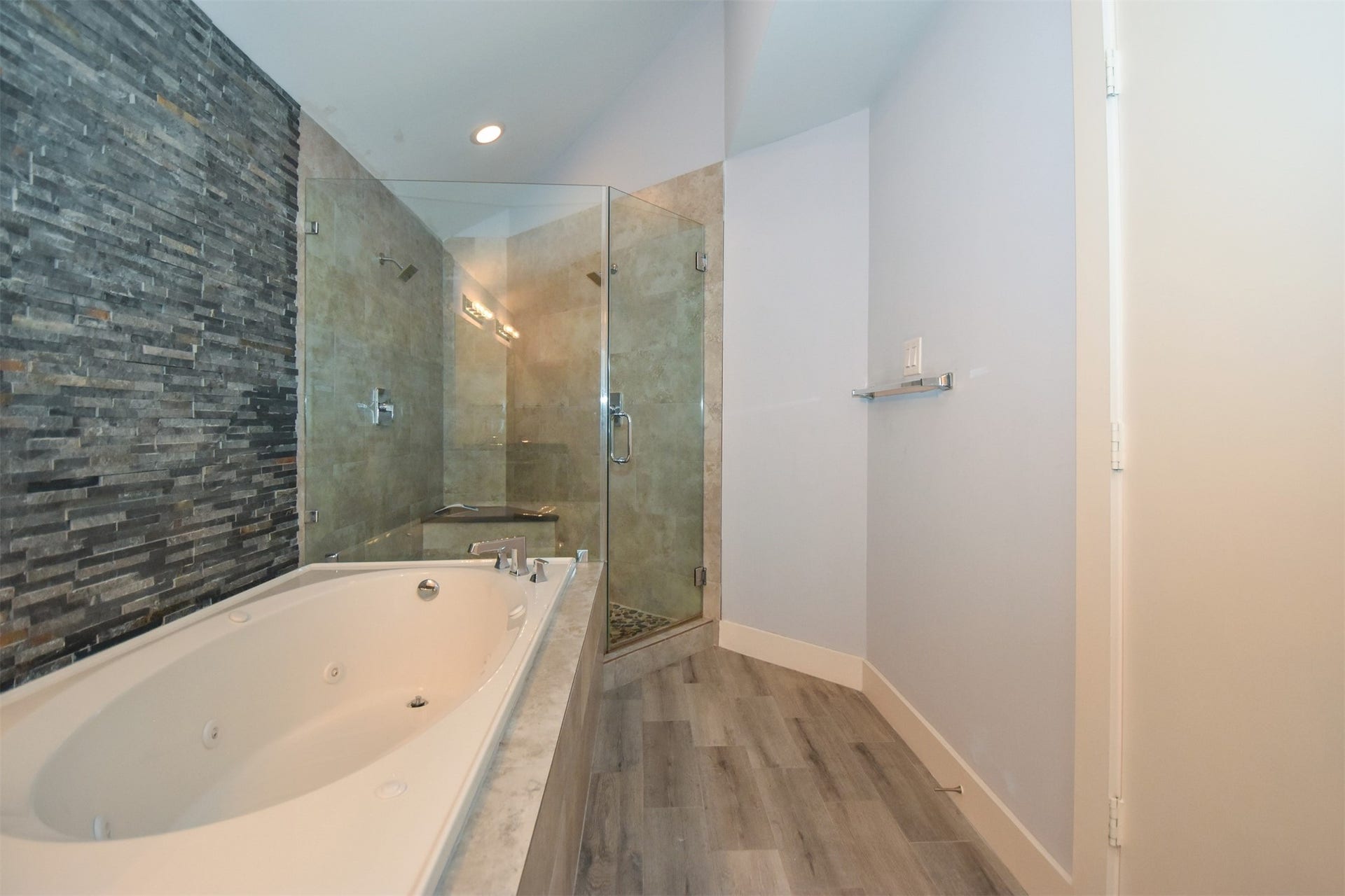 5710 Cornish Street, #1, Houston, TX 77007 Updated Primary Bathroom with whirlpool Tub & Seam-less Shower with dual shower heads.