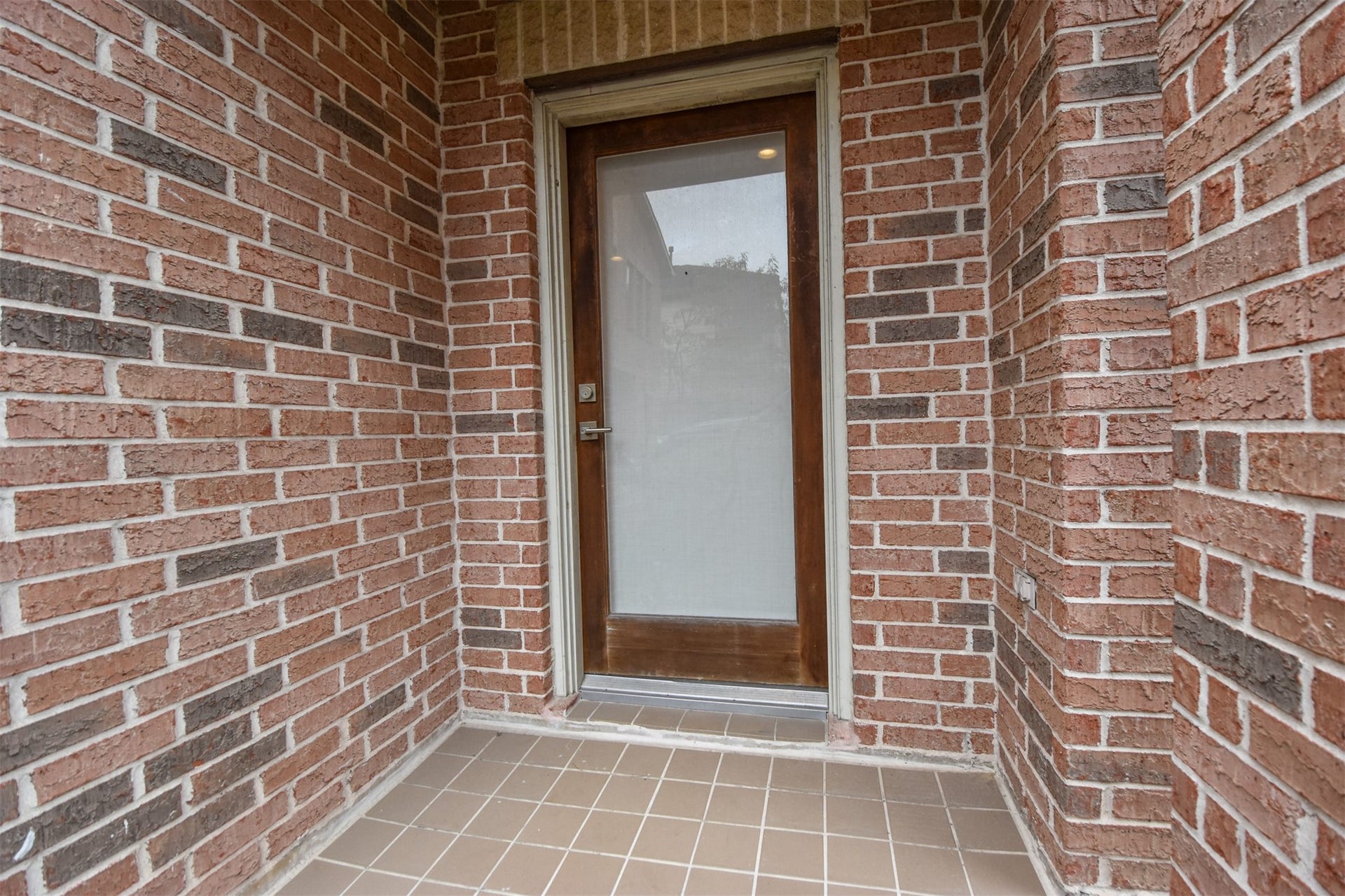 5710 Cornish Street, #1, Houston, TX 77007 Front Entry with full length glass door.