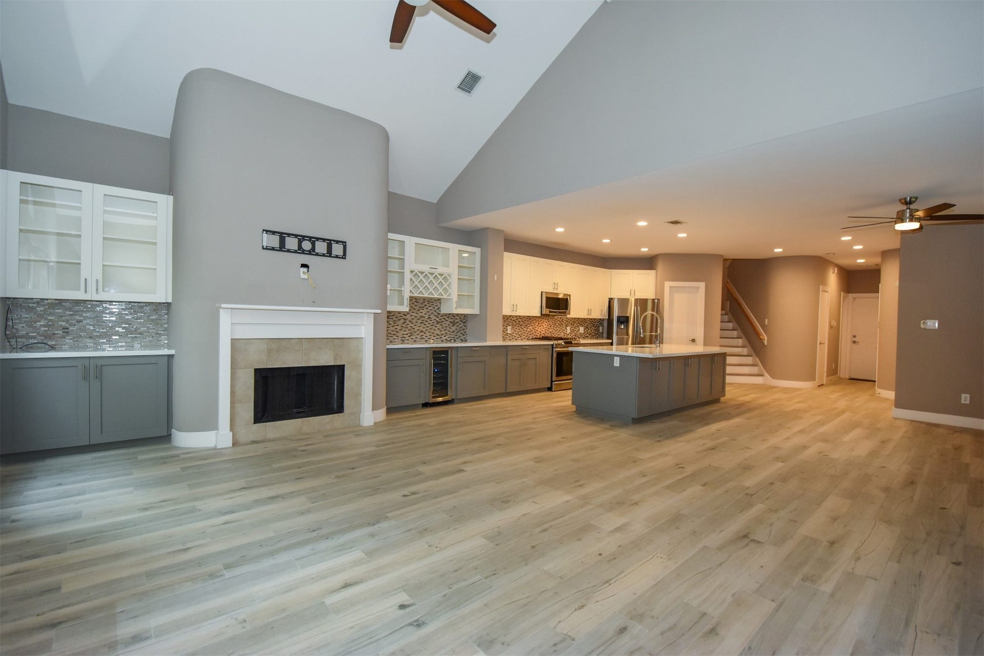 5710 Cornish Street, #1, Houston, TX 77007 Another view. Very open & flowing floor plan leading to Kitchen with island.