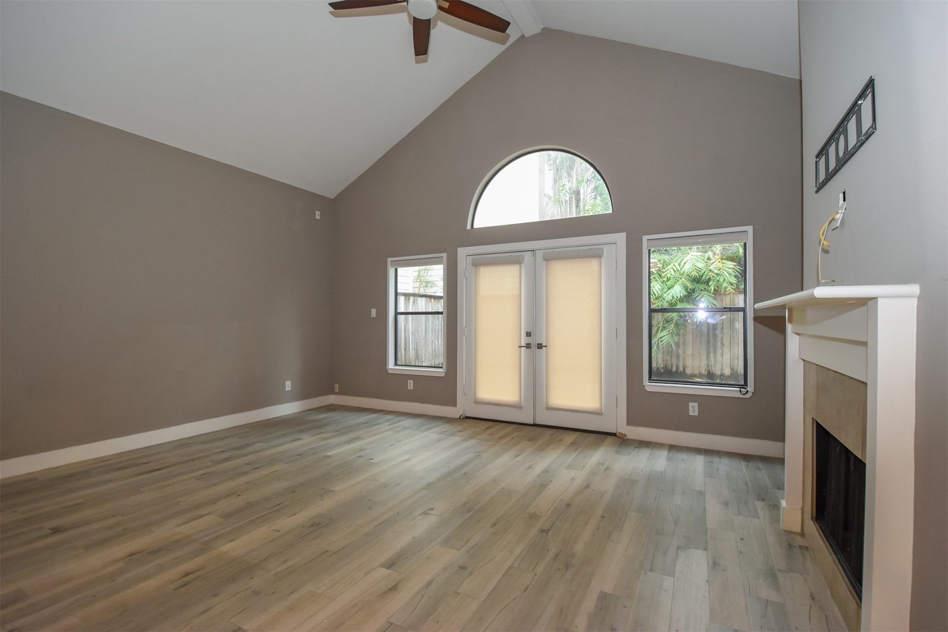 5710 Cornish Street, #1, Houston, TX 77007 Family room with French door leading to enclosed back Patio.