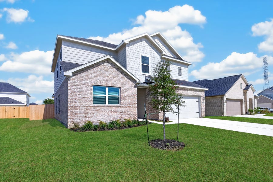 Property photo for 2106 Spring Hollow Drive, Baytown, TX