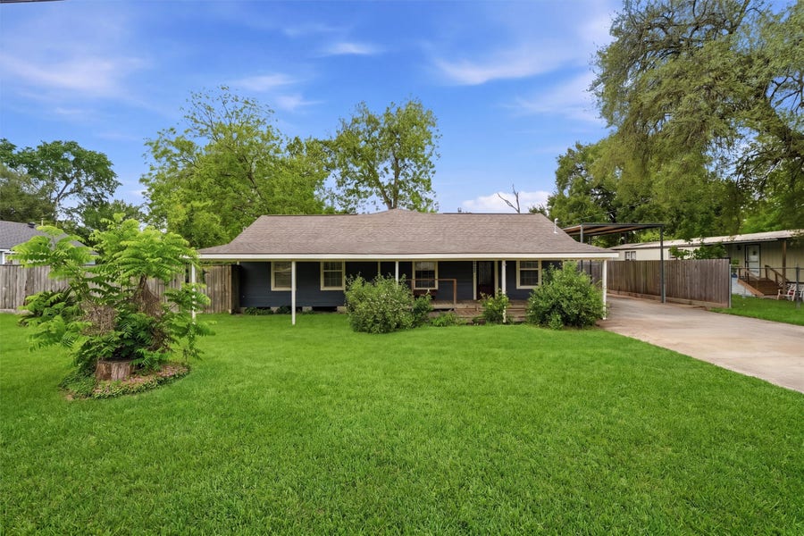 Property photo for 2922 Pansy Street, Pasadena, TX