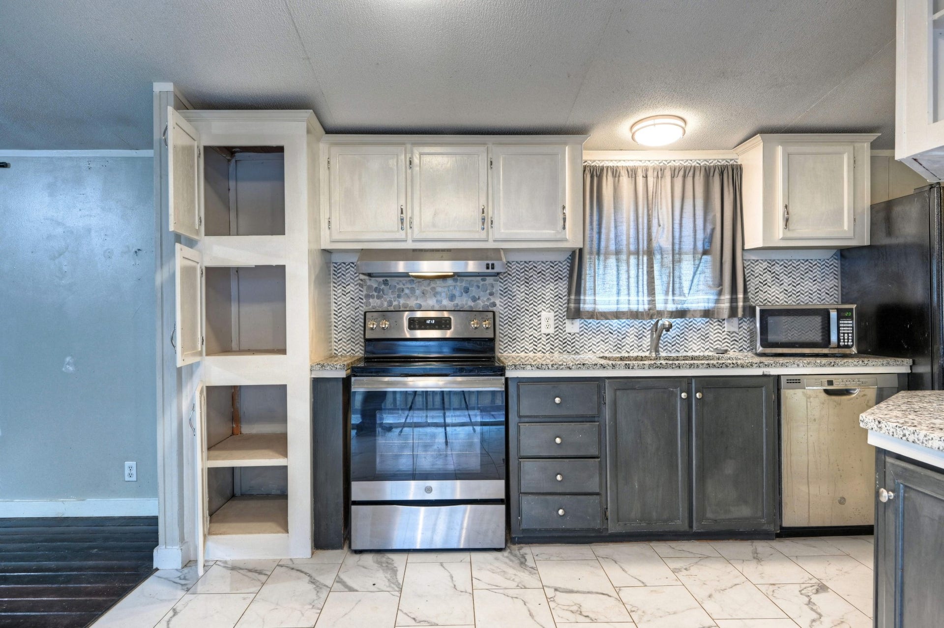 13204 Enchanted Vista, Willis, TX 77318 13204 Enchanted Vista, Willis, TX 77318