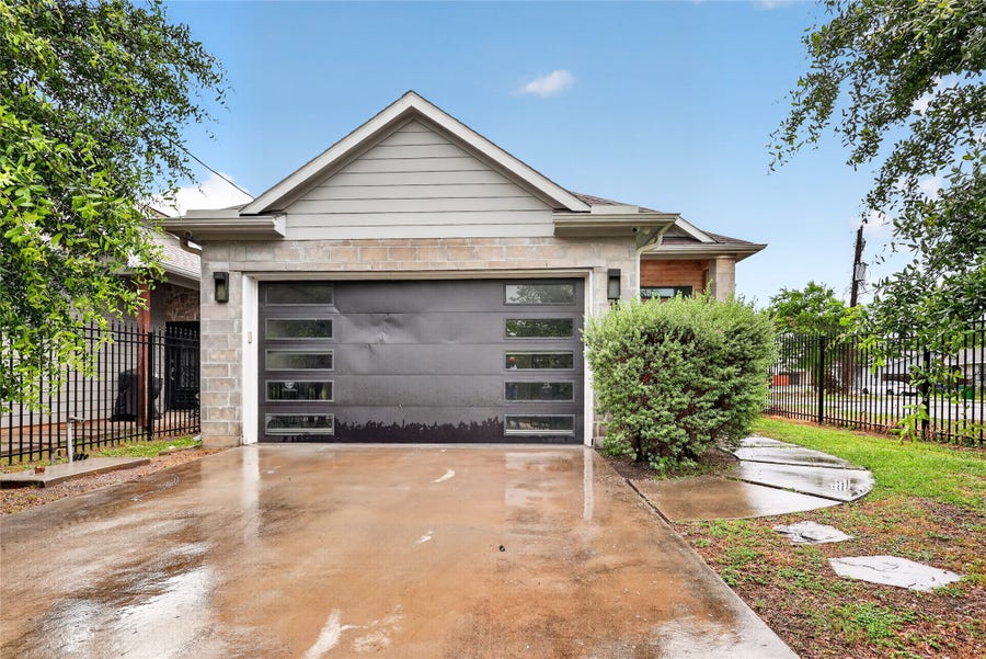 Property photo for 3267 Simmons Street, Houston, TX