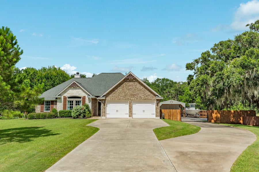 Property photo for 1208 Bronco Trail, Angleton, TX