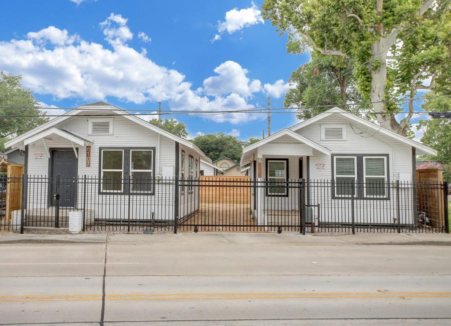 Property photo for 6109 N Main St, Houston, TX
