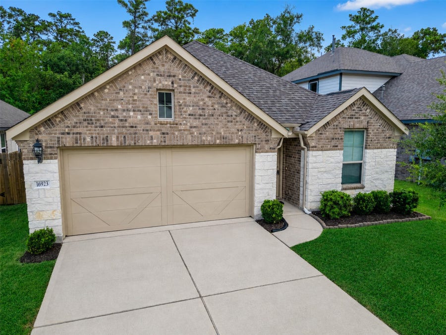 Property photo for 16923 Lagos Lane, Crosby, TX
