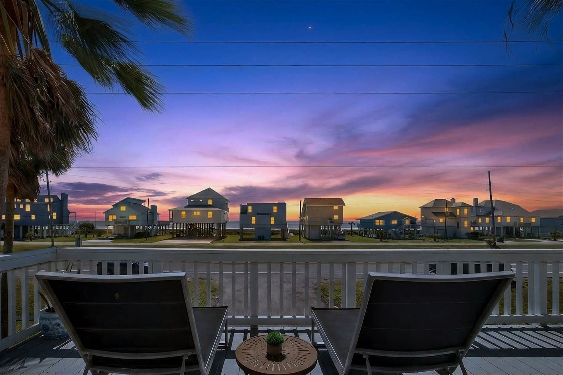 Front Deck looking at the gulf! Great sunrise views!