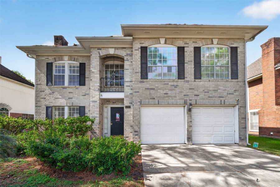 Property photo for 1207 Green Knoll Drive, Sugar Land, TX