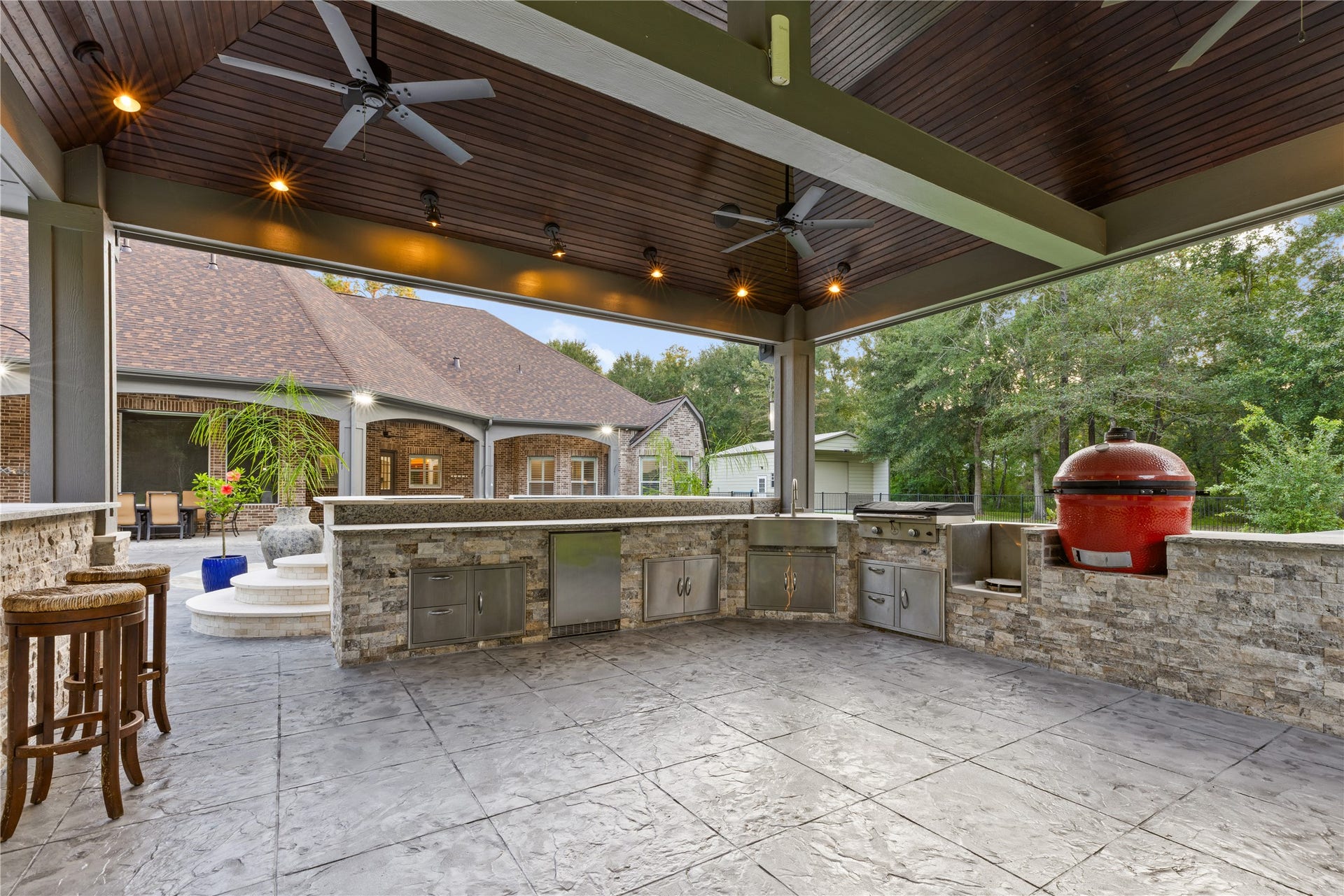 Outdoor kitchen