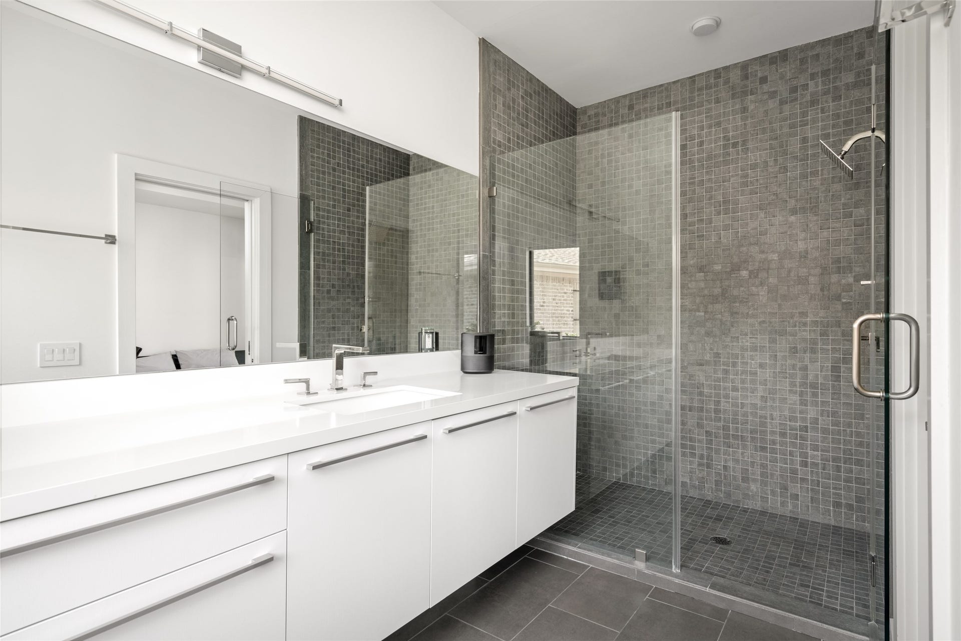 3703 Wroxton Road, West University Place, TX 77005 En-suite bath for secondary room.