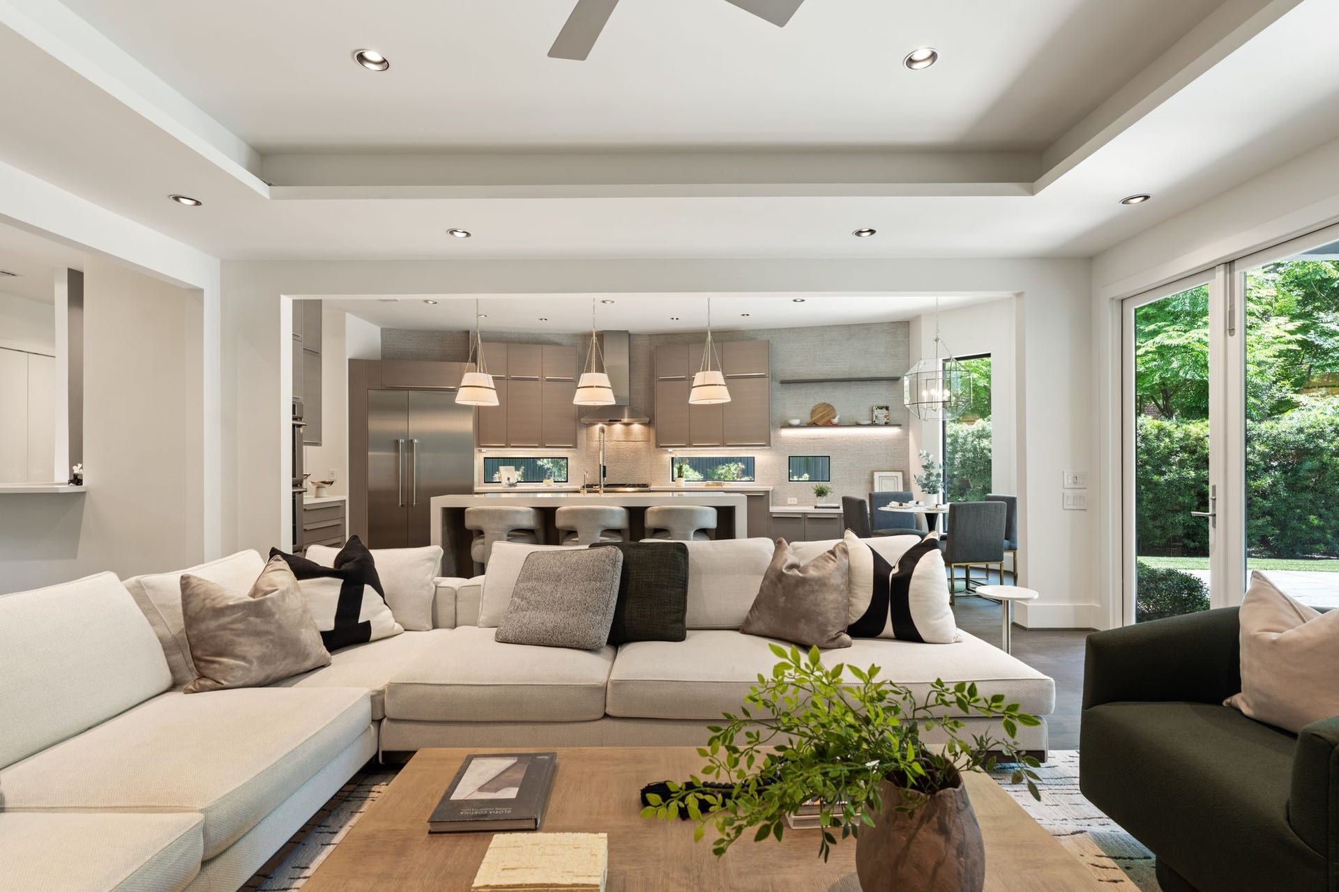 3703 Wroxton Road, West University Place, TX 77005 The open-concept family room flows seamlessly into the designer kitchen and breakfast area, creating an inviting space ideal for everyday living and effortless entertaining.