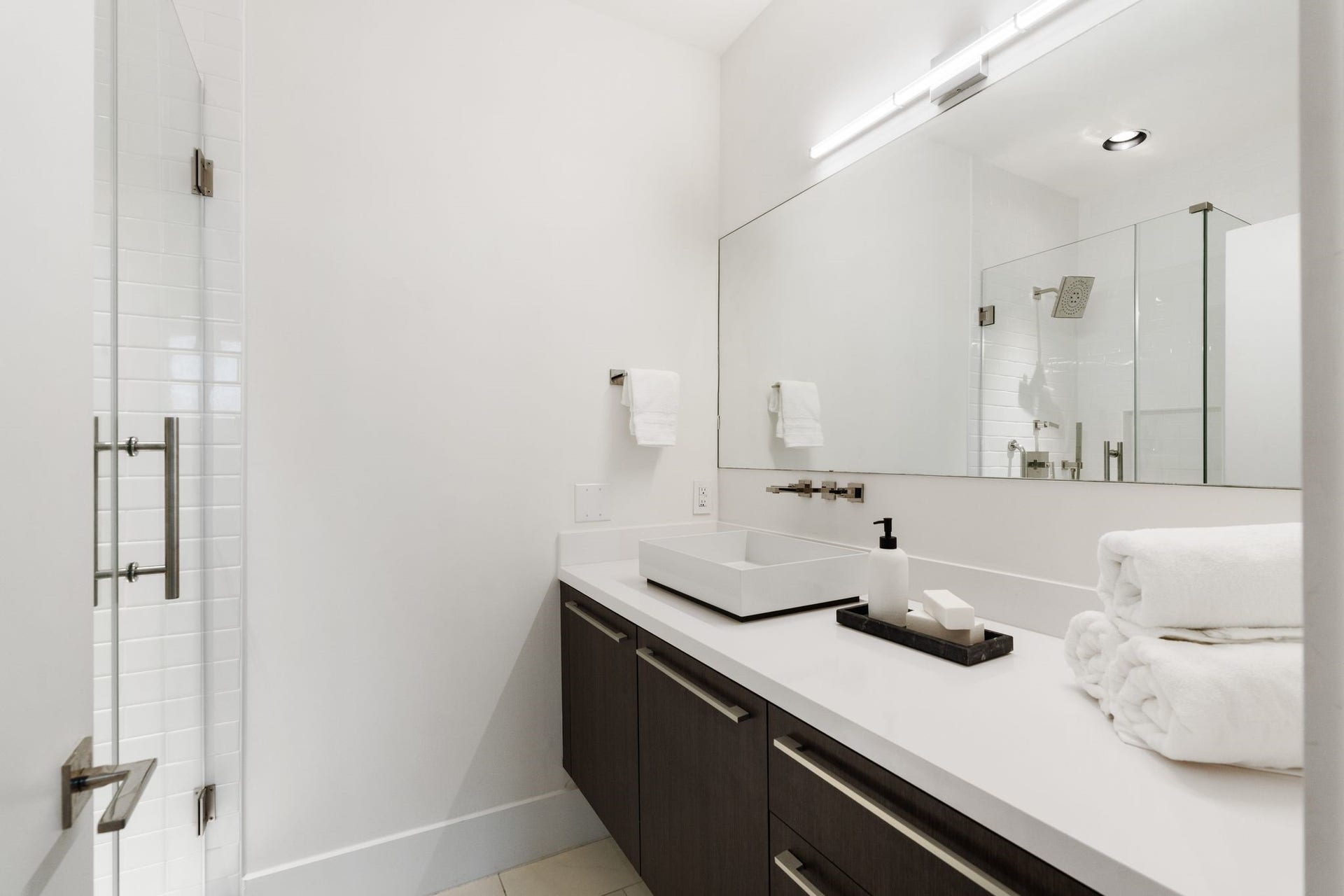 3703 Wroxton Road, West University Place, TX 77005 Full bath attached to the gameroom